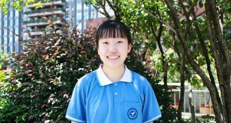 1.夏至的阳光如此炙热，但它也像一把刻刀，雕刻我们人生的轨迹。