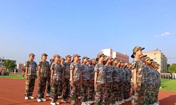 热血青春，铸就坚强（2024高一新生军训口号）