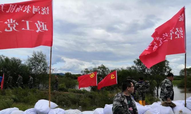 潮汐洪水肆虐，万众一心共抗洪涝（用标语歌颂抗洪英雄）